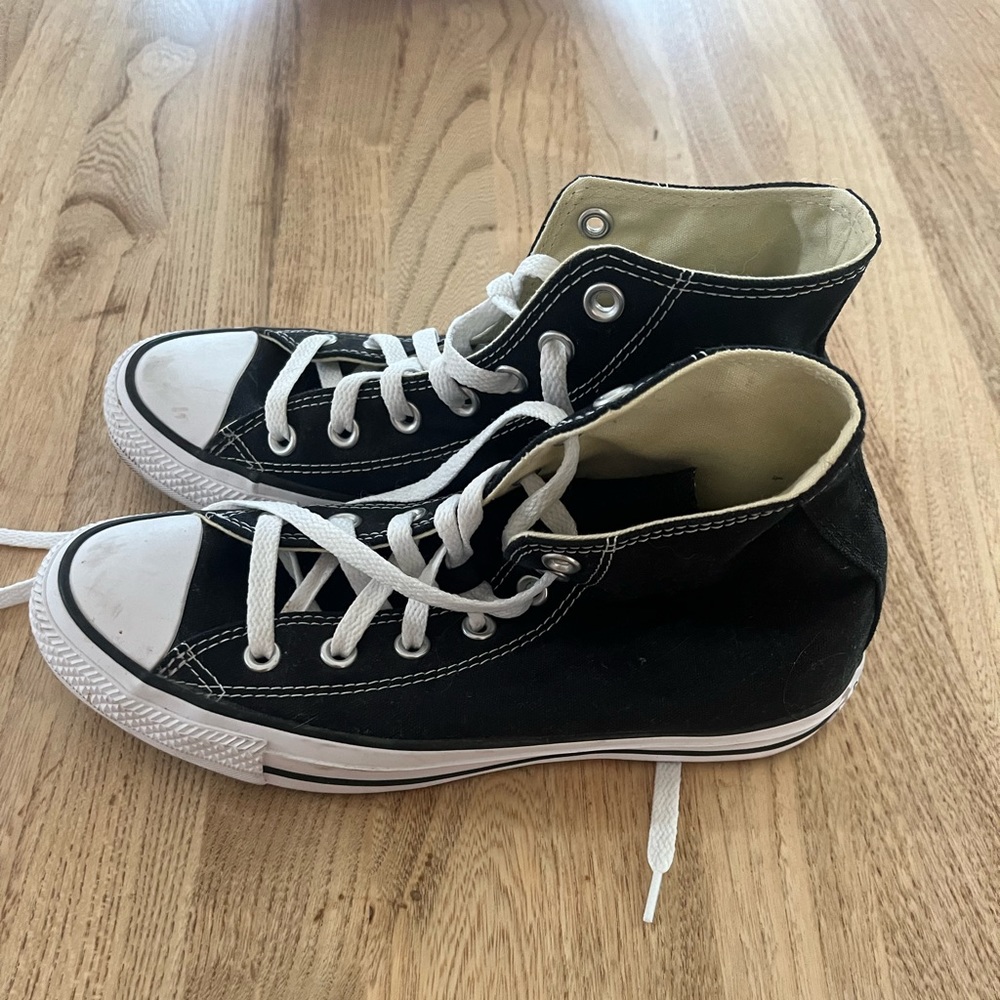 Black high top converse!